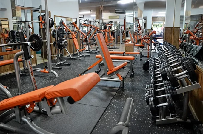 Gimnasio Low Cost Guerra - Gimnasio en Cerro-Amate, Sevilla Gimnasio Low Cost Guerra - Gimnasio en Cerro-Amate, Sevilla